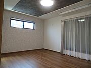 電動物干し付きで、雨の日のお洗濯もできます。
