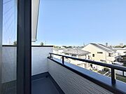 3号棟  ■ 季節の移ろいを感じられる開放的な空間です