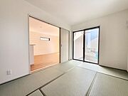 14号棟  ■落ち着いた色合いのお部屋で穏やかな時間を楽しめます