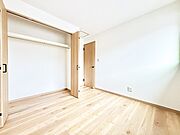 1号棟  ■落ち着いた色合いのお部屋で穏やかな時間を楽しめます