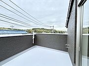 1号棟  ■ 心地よい風と光を感じる、くつろぎのバルコニー