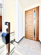 6号棟  ■ 心地よい暮らしへとつながる、温かい玄関