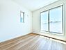 室内：2号棟  ■落ち着いた色合いのお部屋で穏やかな時間を楽しめます