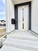 1号棟  ■ シンプルで美しく、住まいの第一印象を彩る玄関です