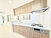 ■シンプルで美しく心地よい時間を生むキッチン空間