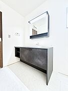 1号棟  ■朝の準備がスムーズにできる広さです