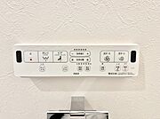 ■温水洗浄で快適、清潔感が保たれるシャワートイレ