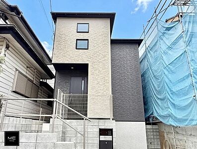 外観：2号棟  ■暮らしを彩る充実した設備仕様が備わった住まい