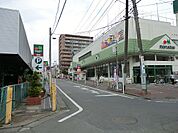 スーパー 800m マルエツ鶴間店