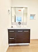 6号棟  ■明るい洗面所は毎朝の歯磨きも楽しくできちゃいそうです♪
