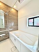 3号棟  ■落ち着いた色合いの壁面、ゆっくり寛げるバスルーム