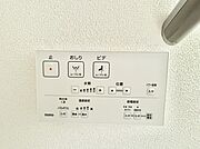 ■温水洗浄で快適、清潔感が保たれるシャワートイレ