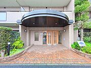 ■清潔感のあるエントランスは快適な毎日の始まりを演出します