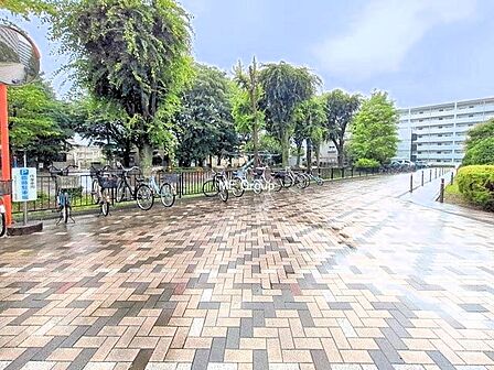 ■敷地内に駐輪場を完備しており、自転車の利用もスムーズです
