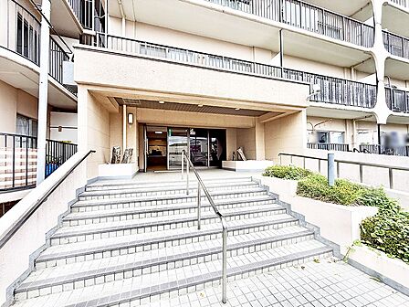 ■清潔感のあるエントランスは快適な毎日の始まりを演出します