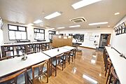 食堂やコミュニティスペースもあります