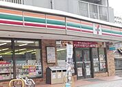 セブンイレブン博多築港店 241m