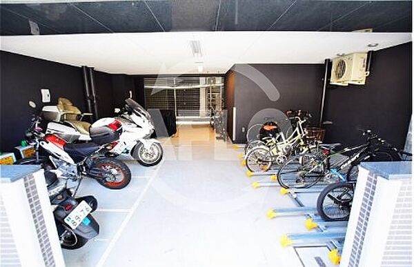 画像21:ミラージュパレス南堀江　駐輪場・バイク置き場