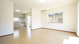 桑名市新西方4丁目　戸建て