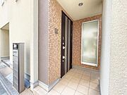 《玄関ドアはタッチキー搭載！》