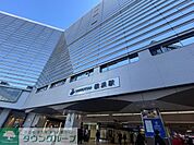 横浜駅 徒歩9分。 690m