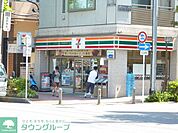 セブンイレブン 徒歩4分。 320m