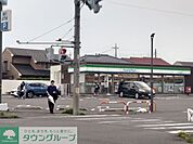 ファミリーマート 上尾小敷谷東店 徒歩15分。 1140m