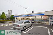 ローソンさいたま堀崎店 徒歩7分。コンビニ 530m
