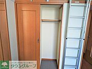 扉側にも同様な収納スペースがあります