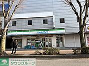 ファミリーマート桶川若宮店 徒歩3分。 210m