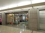 新宿パークタワー内郵便局 407m