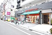 まいばすけっと　四谷三丁目東 徒歩4分。 290m