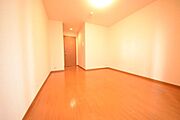 7.7帖の洋室です