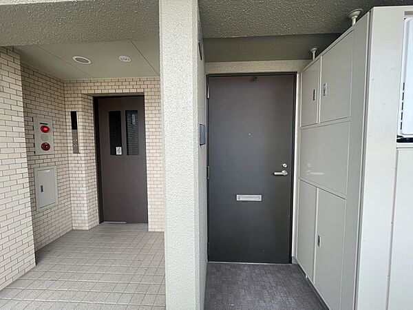 玄関を拡大表示