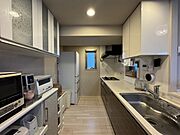 キッチン内にも小窓があり通気良好