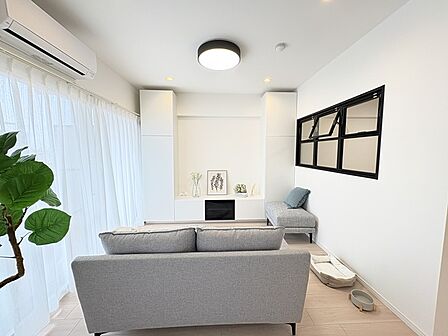 リビングエアコン設置済み 家具付きです 新生活をスムーズに始められます