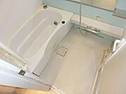 追い焚き・浴室乾燥機完備のバスルームです
