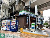 徒歩8分。ファミリーマート ニーズ浦安店 580m