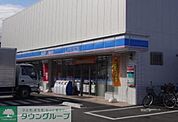 ローソン 徒歩5分。コンビニ 370m