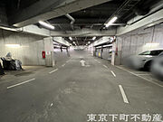 敷地内に駐車場・バイク置場のご用意ございます。最新の空き状況は担当までご確認くださいませ。