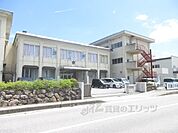 河瀬小学校まで1600メートル