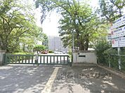 八日市南小学校まで1300メートル