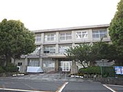 志賀中学校まで2700メートル