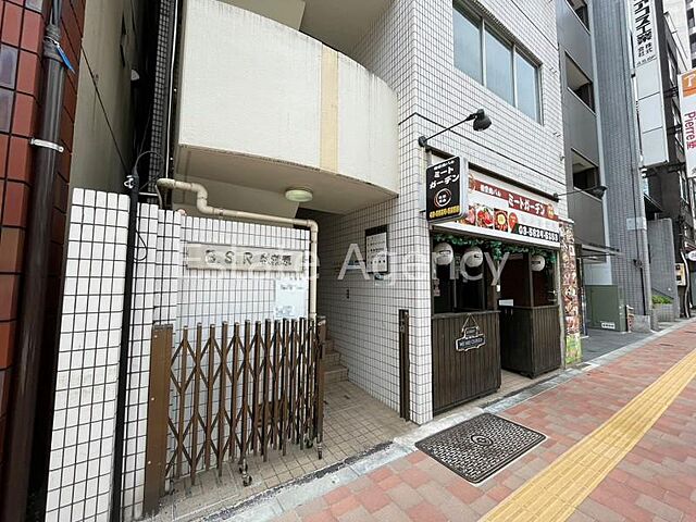 4 / 7