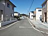 外観：前面道路：公道西側約8ｍ幅 前面道路も広く車通りも少ないので、運転が苦手な方でも自分のペースで駐車ができます！ 