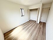 【洋室6.5帖】 お子様にとっての初めての「自分の部屋」。学習机やベッドの配置もラクラクです。 