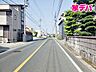 外観：前面道路：南東側約8.5ｍ幅。前面道路は公道で、車のすれ違いもらくらく広々8.5ｍの幅があります 