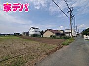 東海道本線「西小坂井」駅まで徒歩8分で、通勤・通学にも便利な立地
