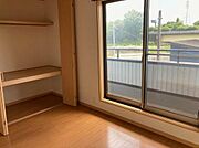 南向きならではの恵まれた採光・通風。明るいお部屋は開放感がありますね。 