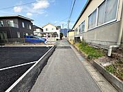 前面道路：北東側公道約2.2ｍ幅、車通りの少ない道路。静かな住宅街で車の出入りもスムーズです。 